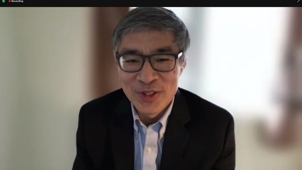 鉴于美国主流媒体的报道中几乎不存在这些叙述,许多美国人对最初的封锁及其影响一无所知。杨教授特意将那些未被提及的故事叙述作为重点纳入他的新作。