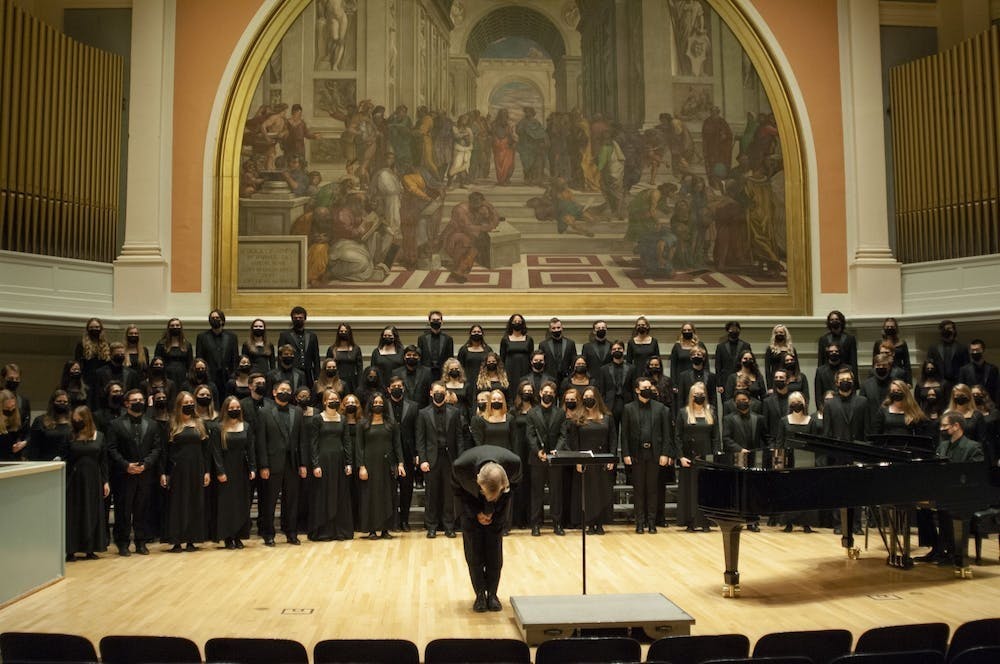 加入一个艺术团体是一个找到趣味相投的朋友的好方法。