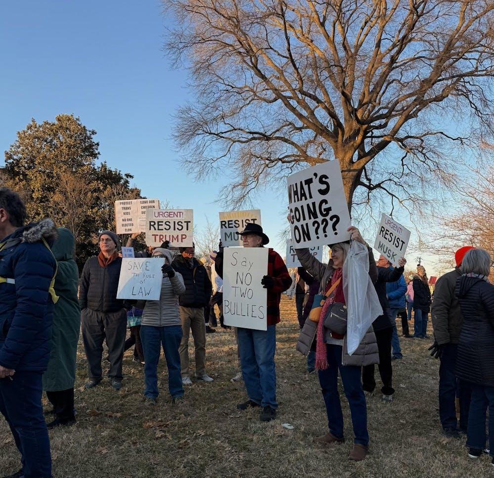 Indivisible mantiene capítulos nacionales en todo el país con el propósito de preservar la democracia contra la agenda de Trump.