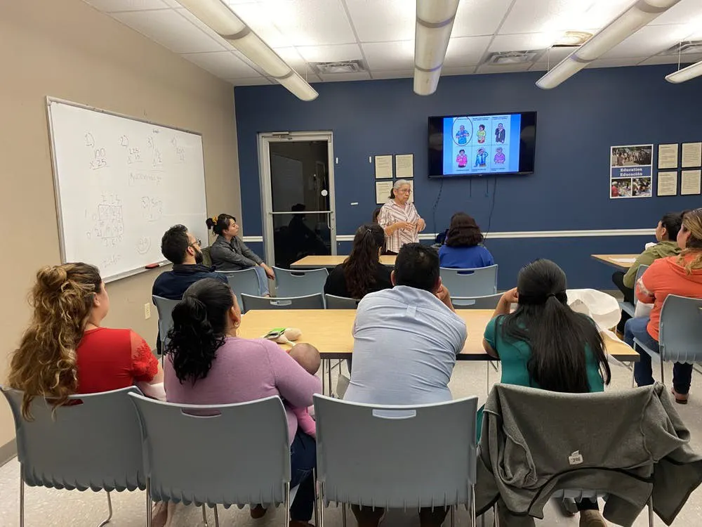 Durante la pandemia, los estudios demuestran que la población Latinx es afectada desproporcionadamente por restricciones socioeconómicas tal como el acceso limitado a asistencia médica e inseguridad de alojo.