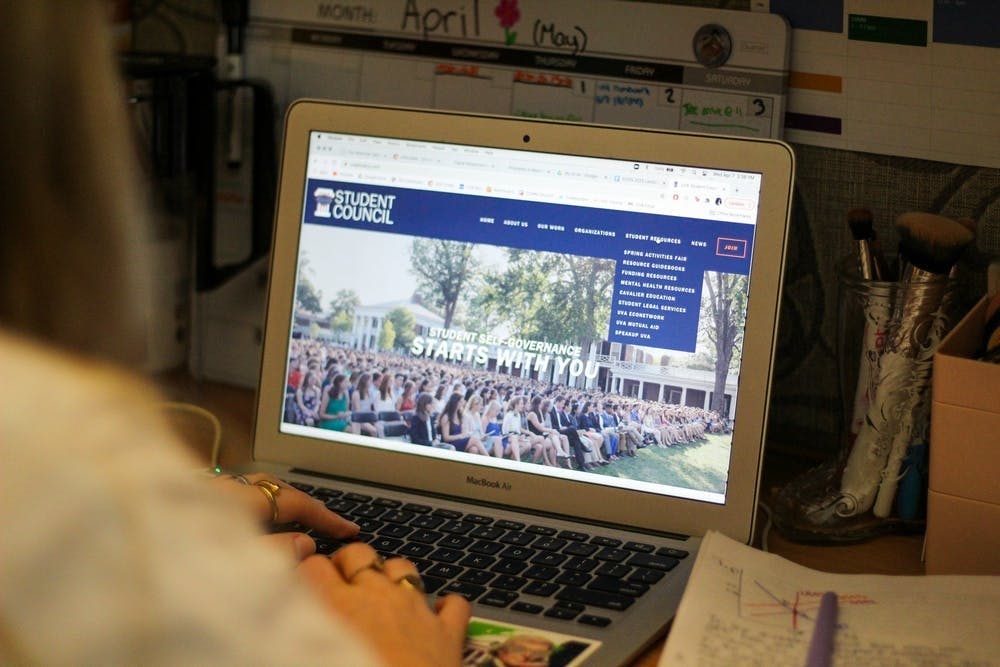 La agencia de Asuntos Estudiantiles Internacionales se inició en octubre de 2020 debido a una falta previa de estudiantes internacionales en el Consejo Estudiantil.