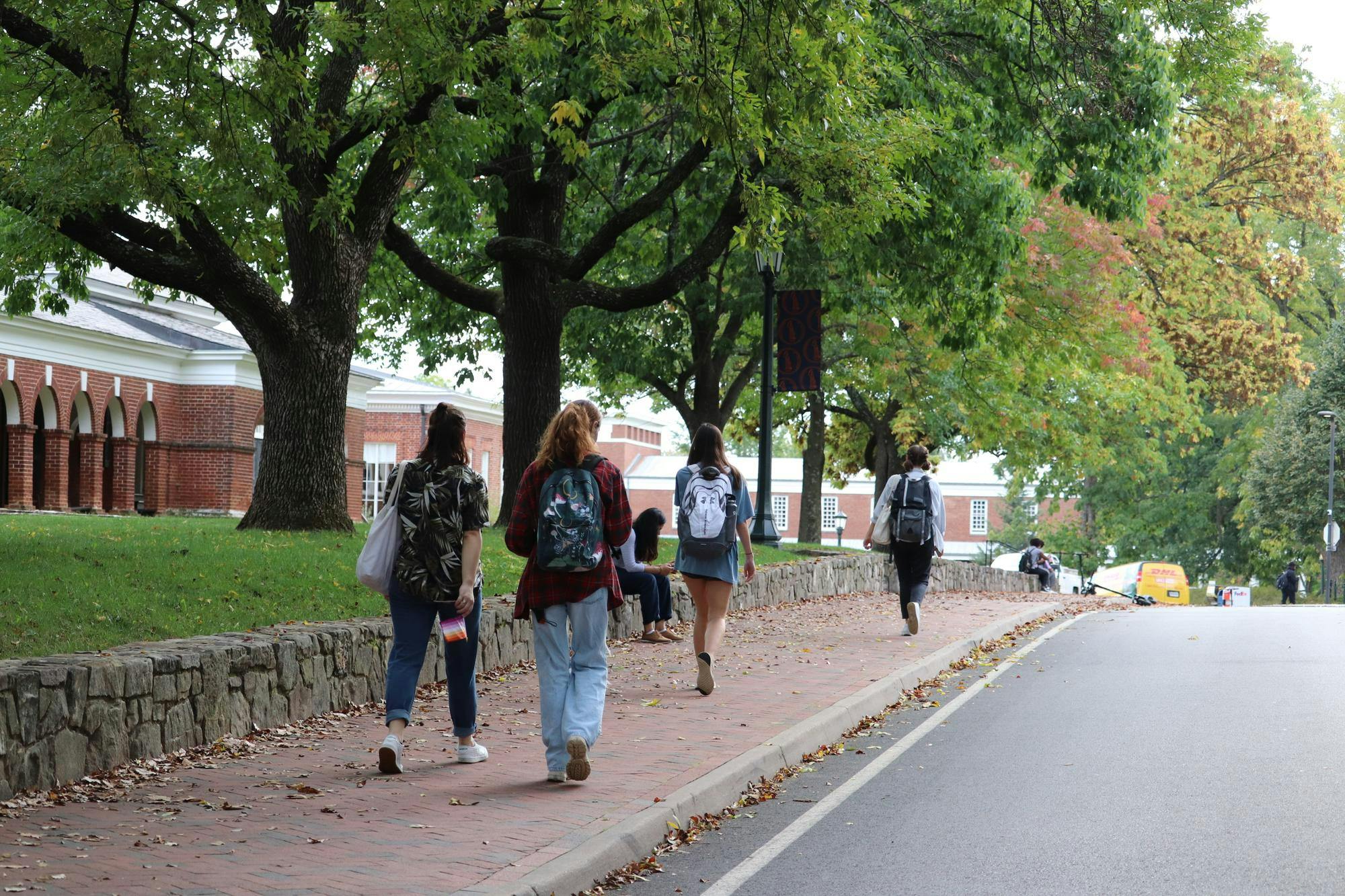 Students walk to class along McCormick Road Sept. 25, 2023.