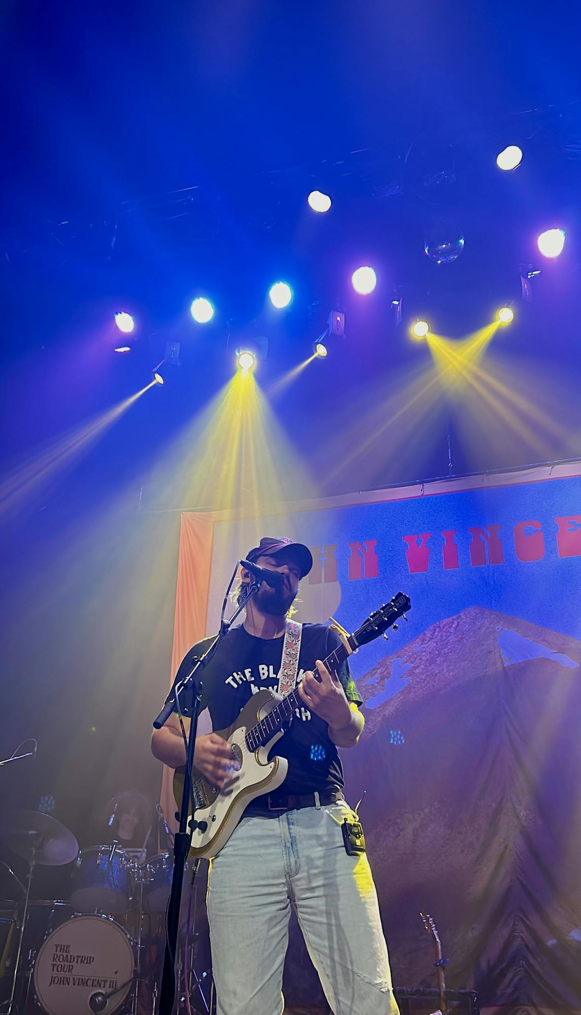 The songs are filled with anecdotes that recognize universal human stories of love and loss, allowing it to connect with a wide audience. 