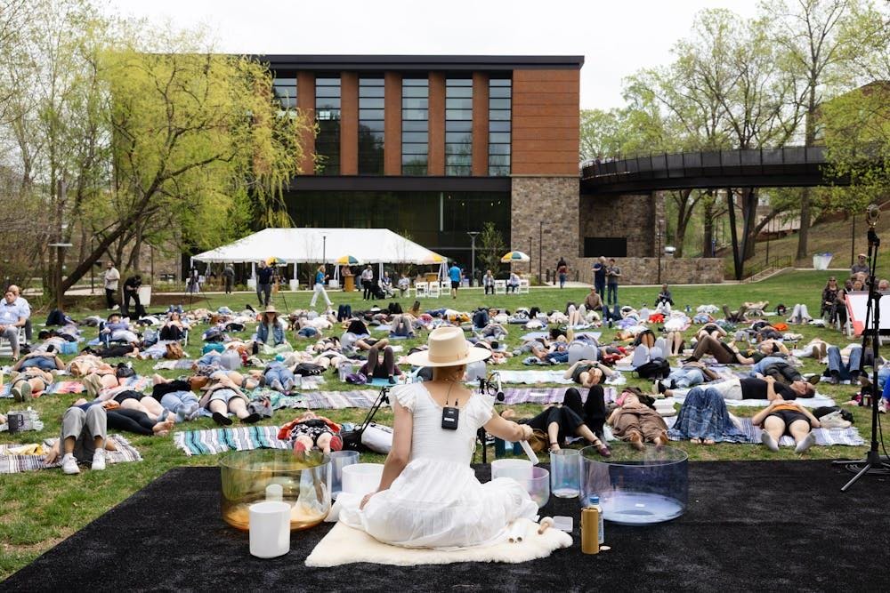 Este edificio interdisciplinar fusiona arte, naturaleza y tecnología con el objetivo de promover la contemplación y la reflexión en la experiencia humana.