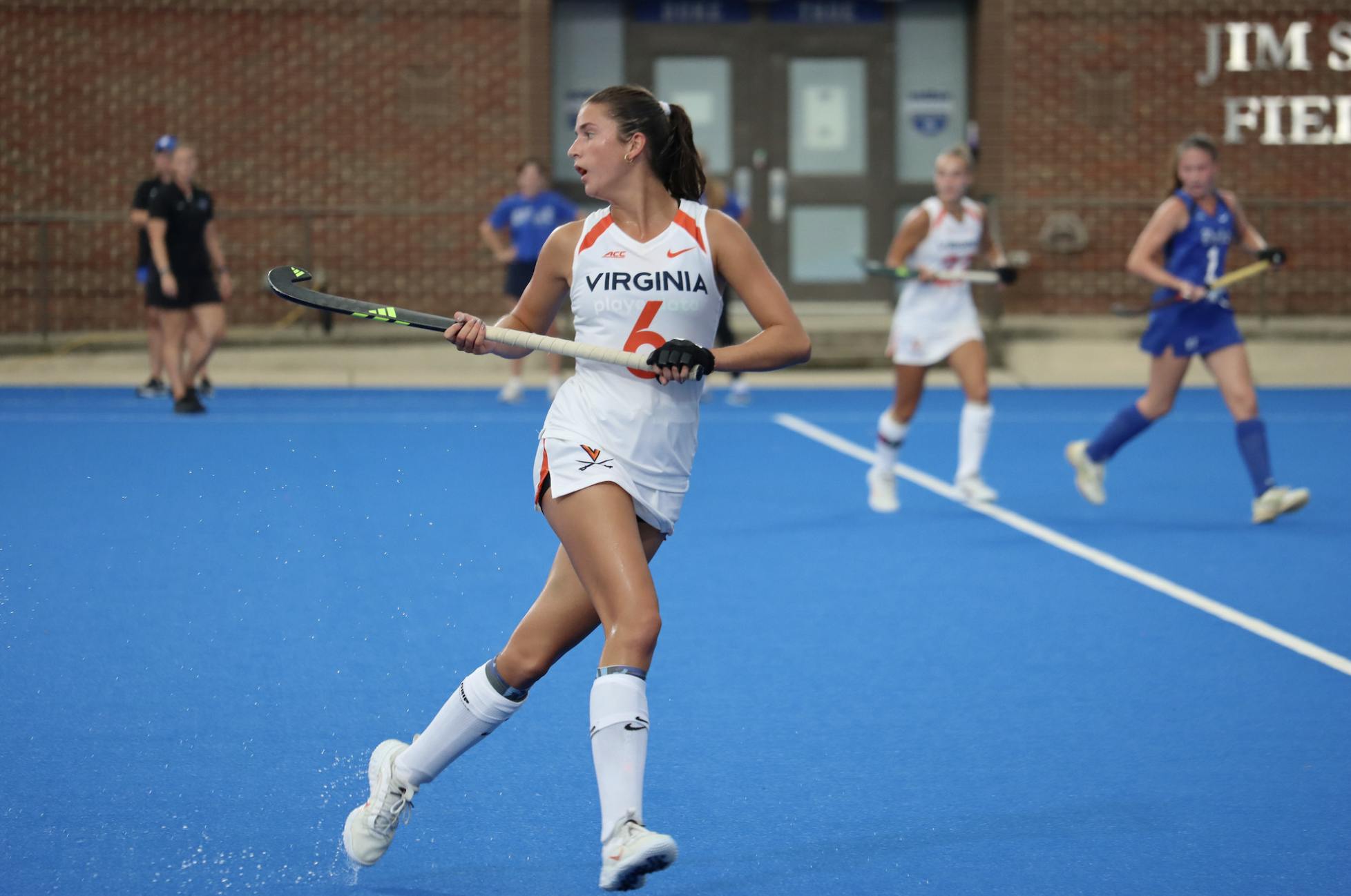 Caitlin Connell found the back of the net at the perfect time, giving the Cavaliers their second win over a top six team in the nation