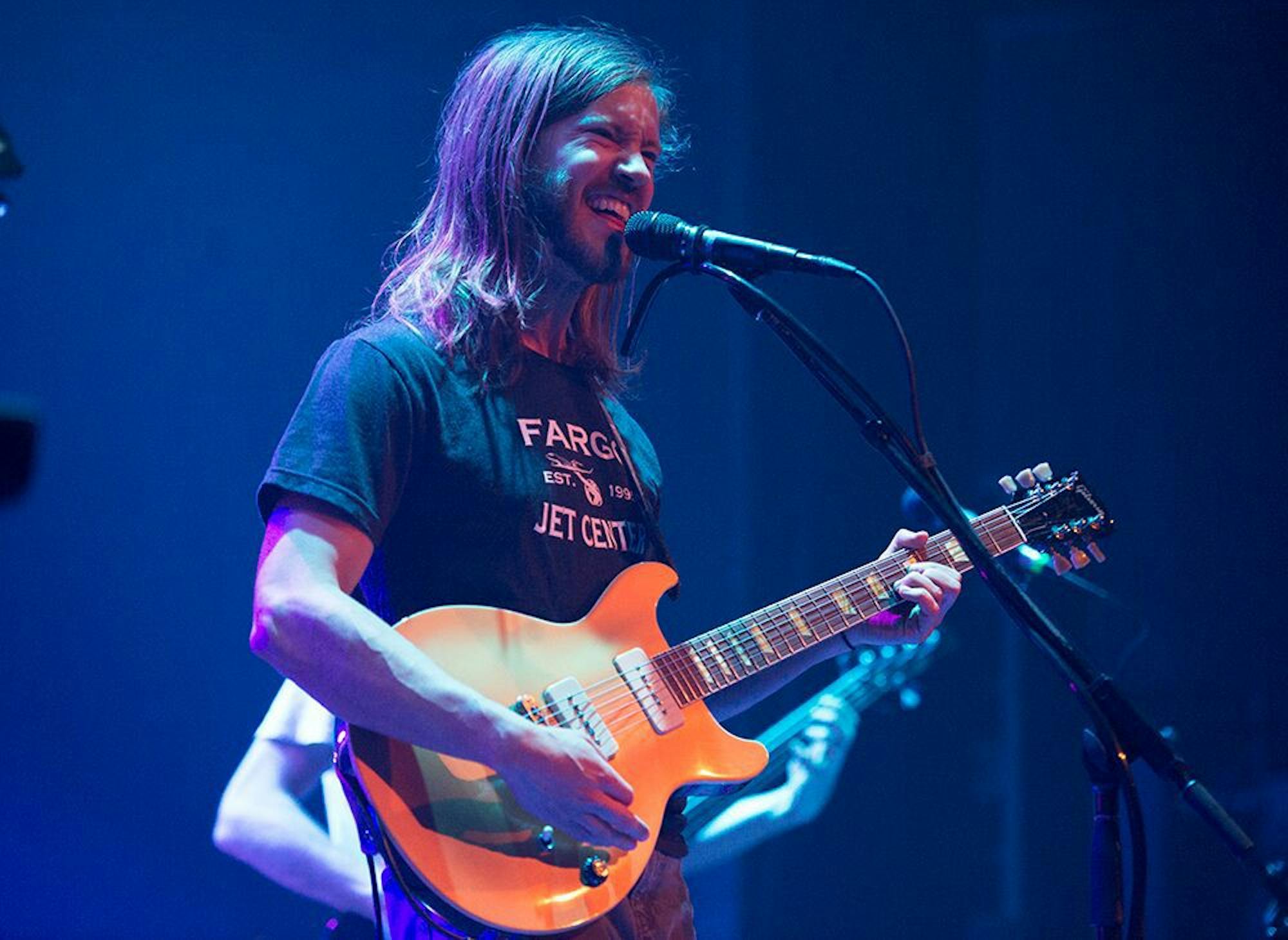 ae-moontaxi-elewis