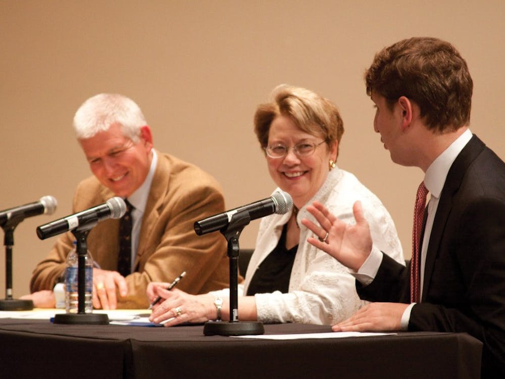 University President Teresa Sullivan joined faculty members and students in a dialogue hosted by the Honor Committee Tuesday evening to discuss jeopardized “community of trust.”