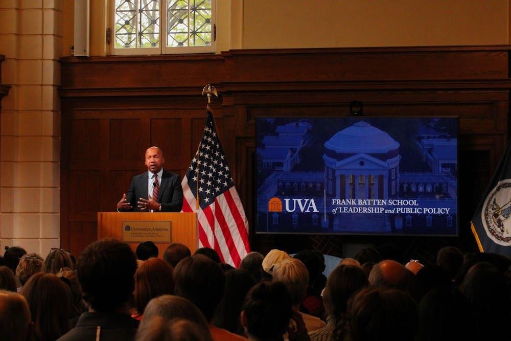 Stevenson强调领导力中的亲近感——公共领导人和倡导者必须贴近他们所服务的社区，才能充分了解他们的经历和需求
