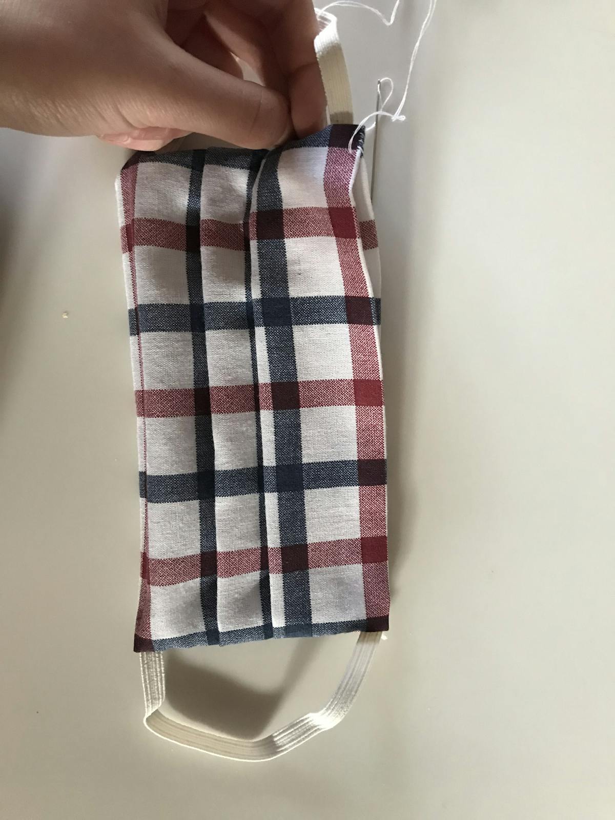 &nbsp;Every side of the cloth should now be closed except one. &nbsp;