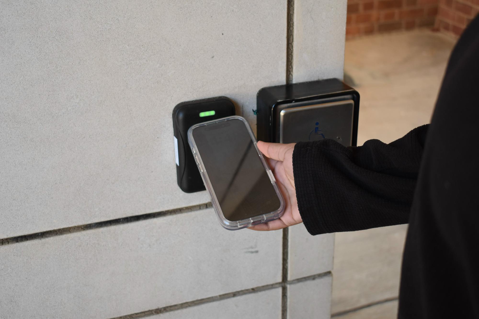 A student uses the new U.Va. digital ID embedded into Apple Wallet to authenticate into a building Nov. 11, 2025.