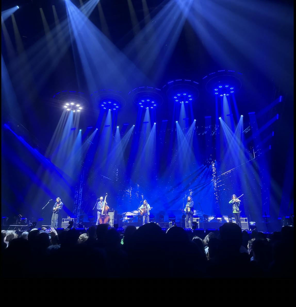 Grateful Dead fans of the 1970s and college jam-band fans of the 2020s eagerly gathered, ready to become immersed in Strings’ talent.