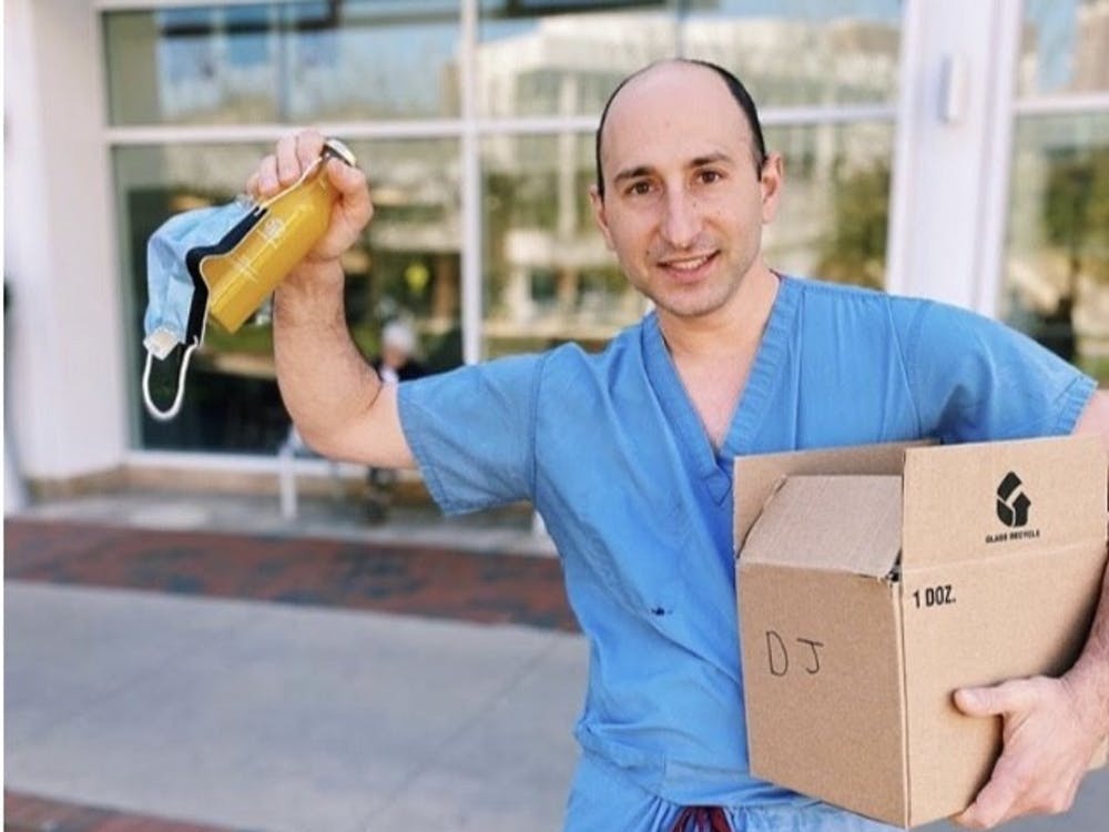 Como el primer receptor de la donación de jugo, el asistente médico Samuel Beishline, junto con Nozet y Linzon, pensó que era mejor distribuir la caja de jugos a aquellos empleados que necesitaban un refuerzo inmunológico.