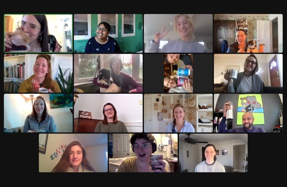 Ni una sola vez a lo largo de la conferencia algún participante pareció excluido o fuera de lugar: lo tratan como a un viejo amigo, ya sea un participante nuevo o un asistente regular.