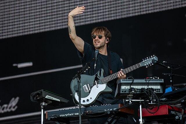 “People Watching (Deluxe Edition)” brings Sam Fender beyond his musical roots in Northern England