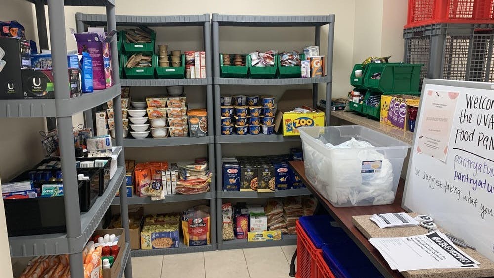 La despensa de alimentos abrió en el 2018 y ha brindado acceso a alimentos básicos y artículos de higiene para estudiantes y personal.&nbsp;