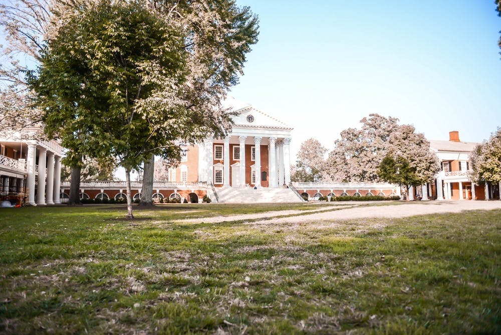 Si bien un mayor número de pruebas puede conducir a un aumento en los casos positivos, Groves dijo que la Universidad está monitoreando estas métricas de cerca y tomará más decisiones basadas en la situación y su capacidad para actuar al respecto.