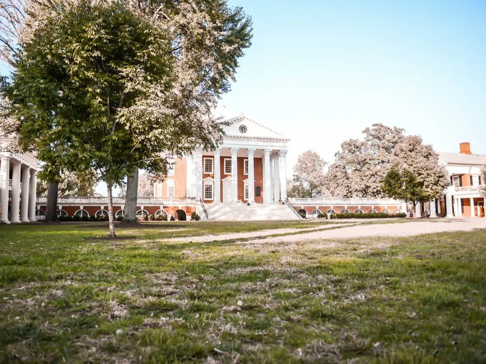 Si bien un mayor número de pruebas puede conducir a un aumento en los casos positivos, Groves dijo que la Universidad está monitoreando estas métricas de cerca y tomará más decisiones basadas en la situación y su capacidad para actuar al respecto.