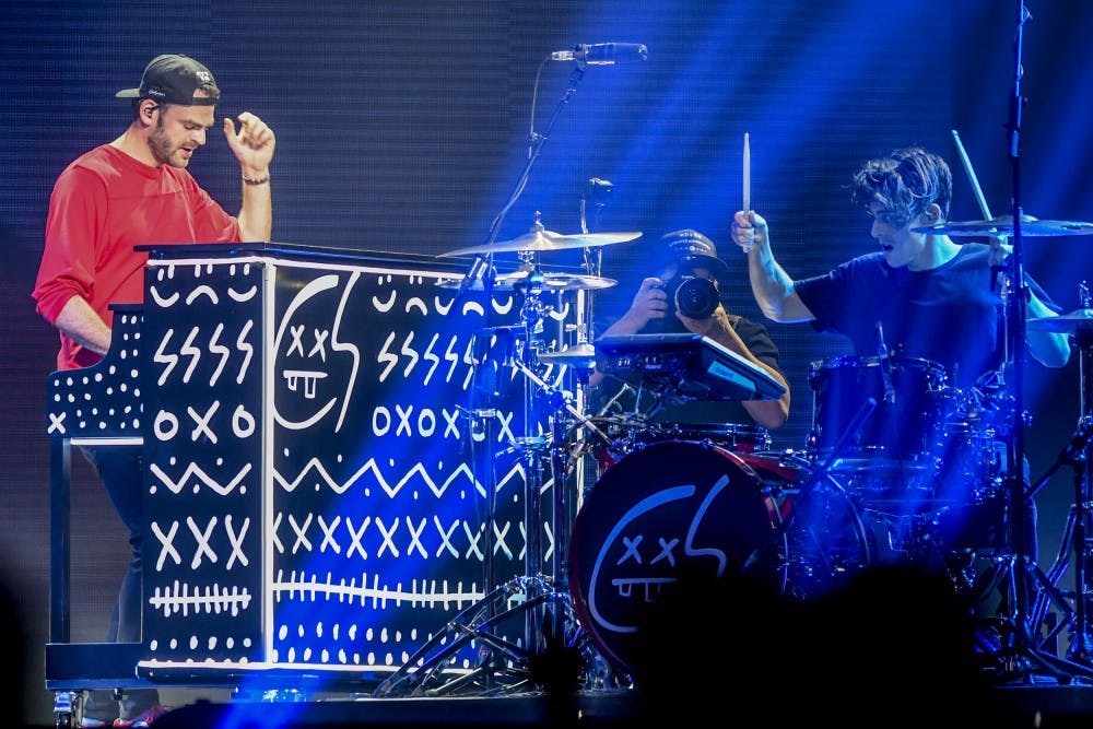 Flashy special effects and eccentric behavior didn't detract from the&nbsp;excited atmosphere in JPJ Tuesday.