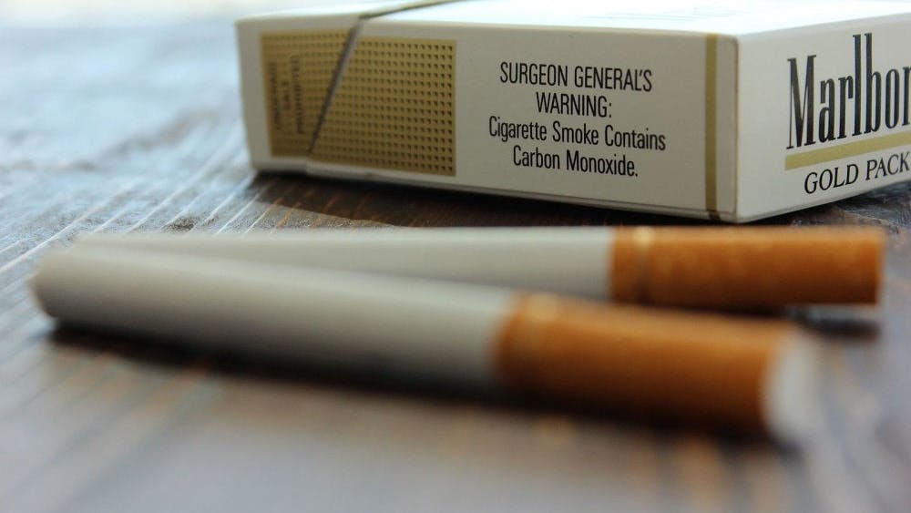 Recientemente la legislatura de Virginia elevó la edad legal de los 18 a los 21 años para comprar tabaco, nicotina y todo productos para vapear.