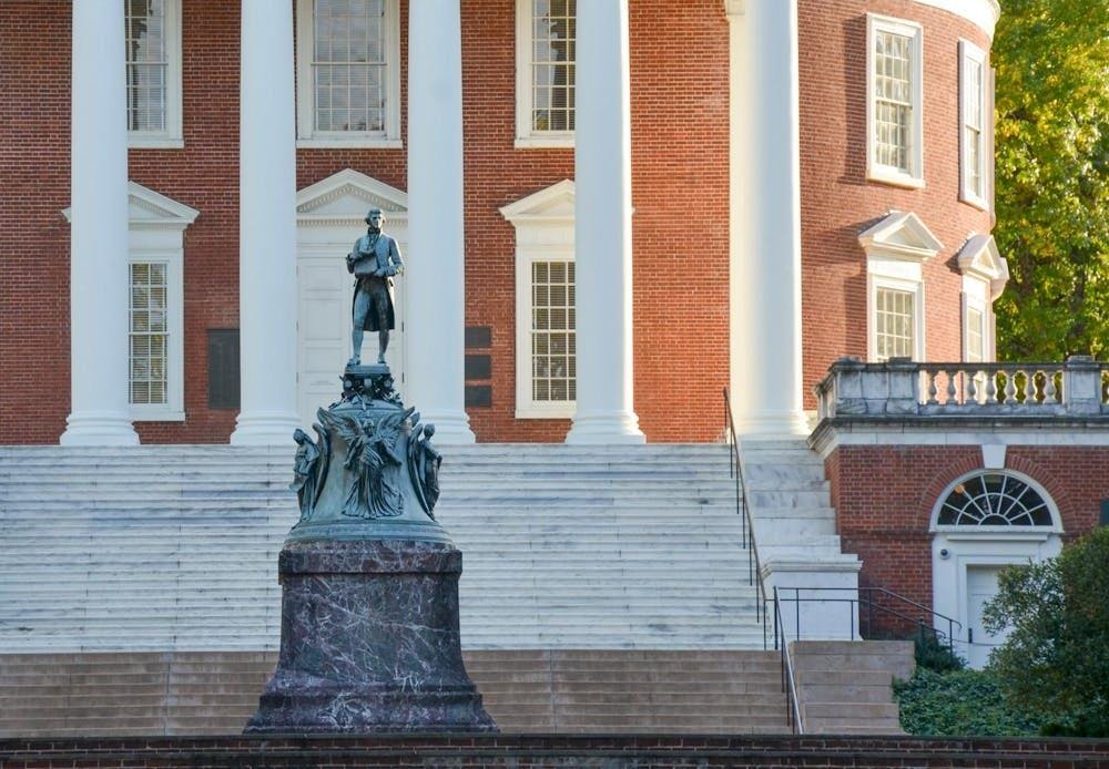 Thomas Jefferson proclamó que «esta institución se basará en la libertad ilimitada de la mente humana» y que esta libertad solo puede alcanzarse si la Universidad fomenta un entorno en el que los miembros de la comunidad puedan cuestionar las opiniones contrarias.