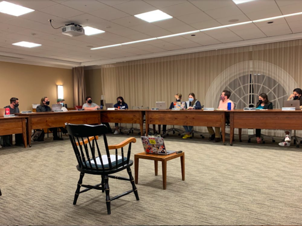 Honor Committee members discuss the viability of the informed retraction alongside Constitutional changes during Sunday night meeting.