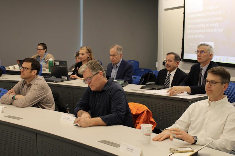 Faculty Senate discusses SET evaluations, Board meetings, teaching resources