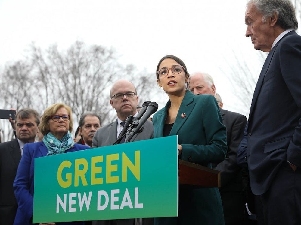 El Nuevo Trato Verde fue redactado por la representante Alexandria Ocasio-Cortez (Demócrata de Nueva York) y el senador Ed Markey (Demócrata de Massachusetts).