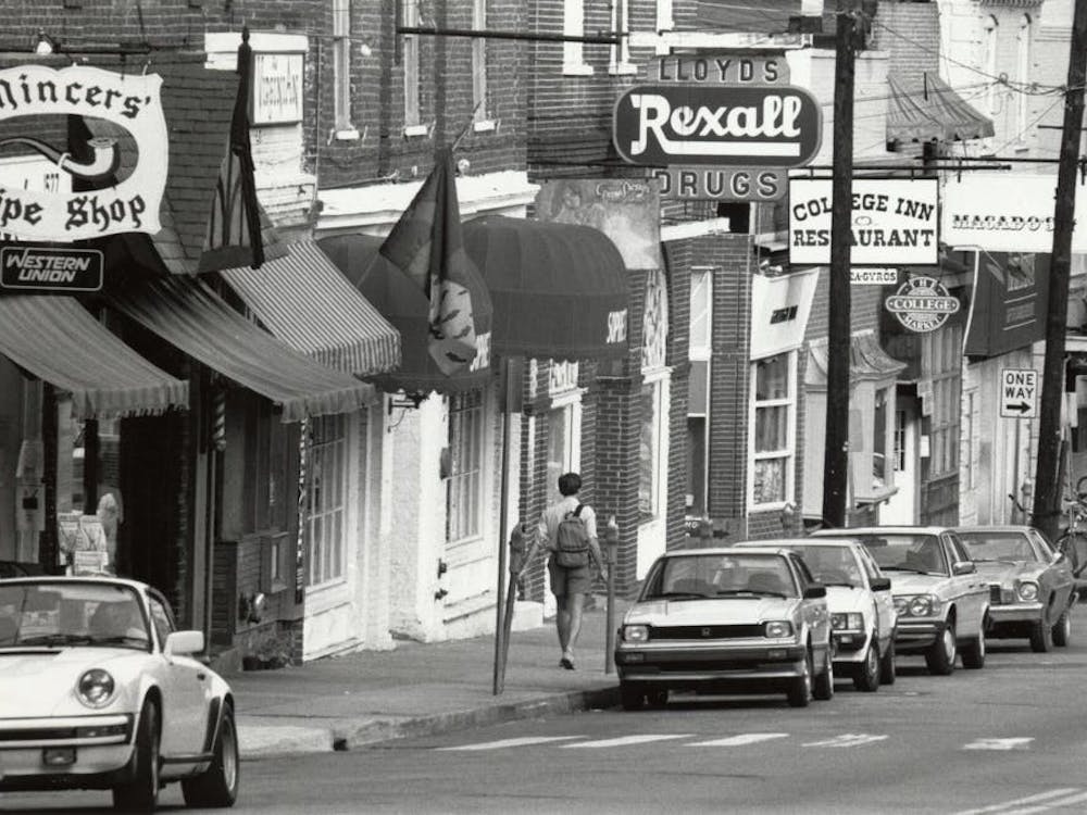 Pocos de los negocios originales del Corner siguen allí, y mientras que algunos han sido reemplazados por otros negocios locales, varios ahora son cadenas de restaurantes.