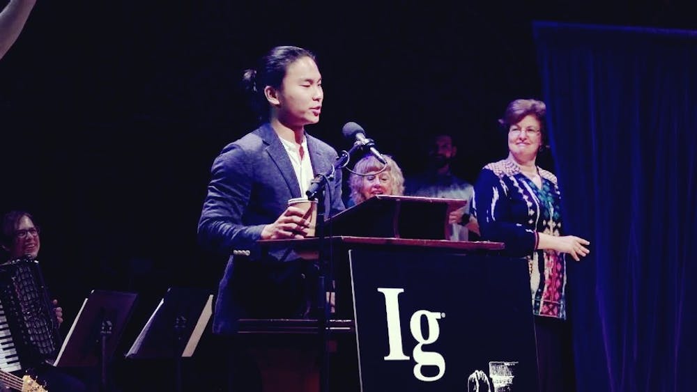 Jiwon Jesse Han explaining his research results at the ceremony where he accepted his Ig Nobel Prize award.&nbsp;