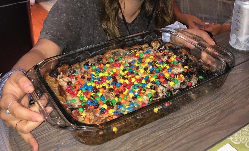 <p>This delicious dessert consists mainly of Oreo cookies, M&amp;M's and coconut.&nbsp;</p>