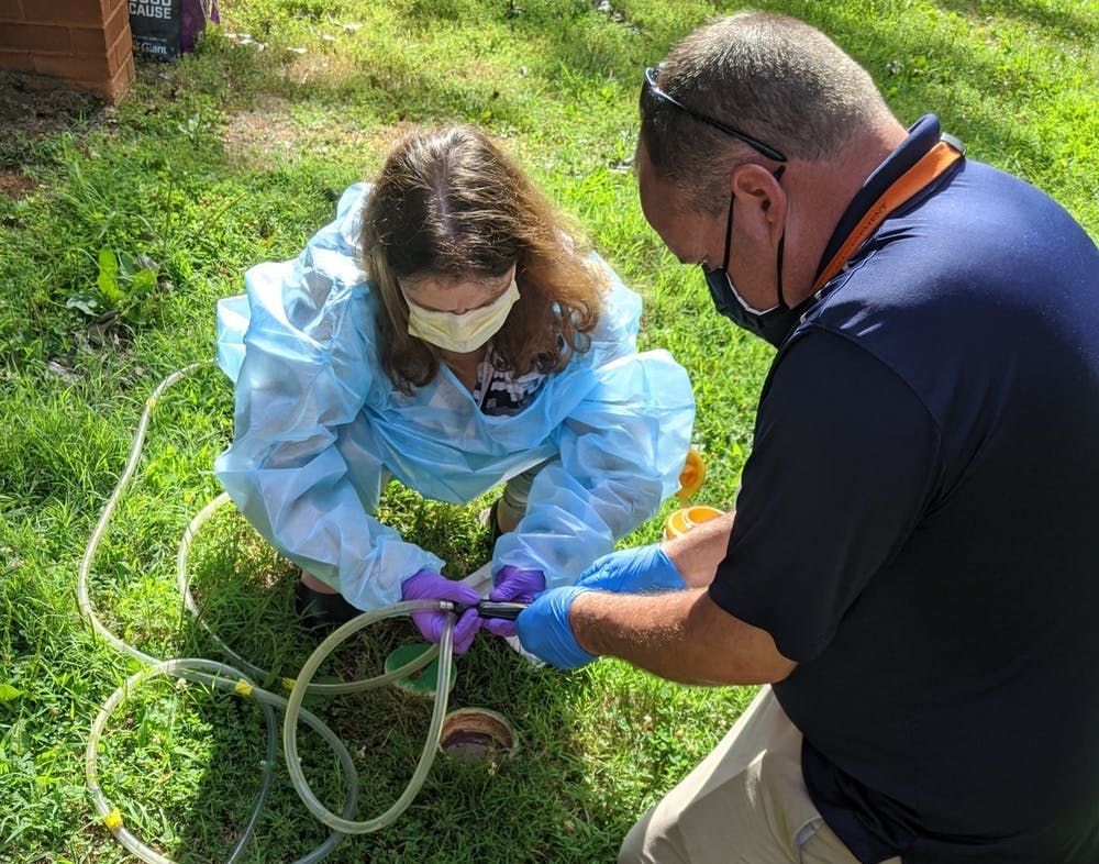 La Universidad está monitoreando las aguas residuales de las residencias, que pueden detectar la presencia de COVID-19.