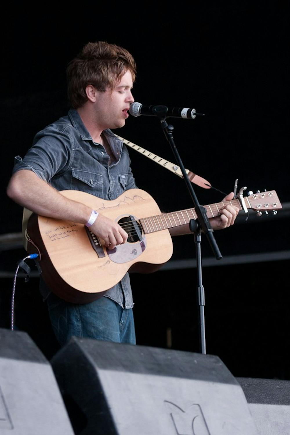 <p>British folk artist Benjamin Francis Leftwich performs in the Channel Islands in 2011.&nbsp;</p>