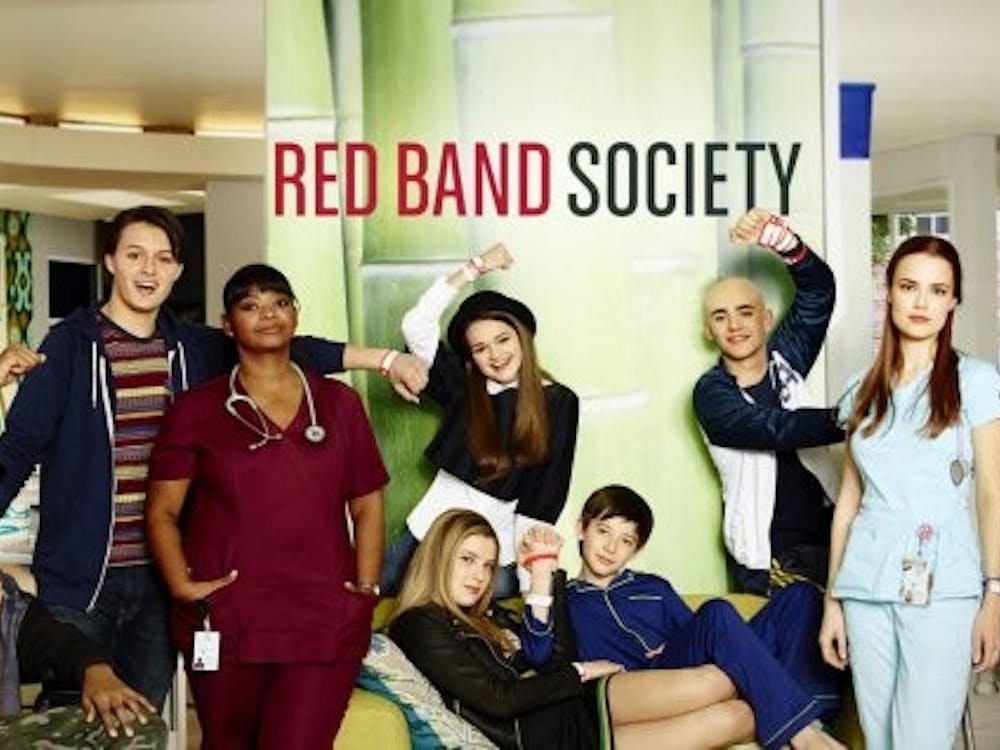 “Red Band Society” proves that writing a comedy-drama about cancer — balancing humor, emotion and plot alongside the hell that is chemotherapy — is downright impossible.