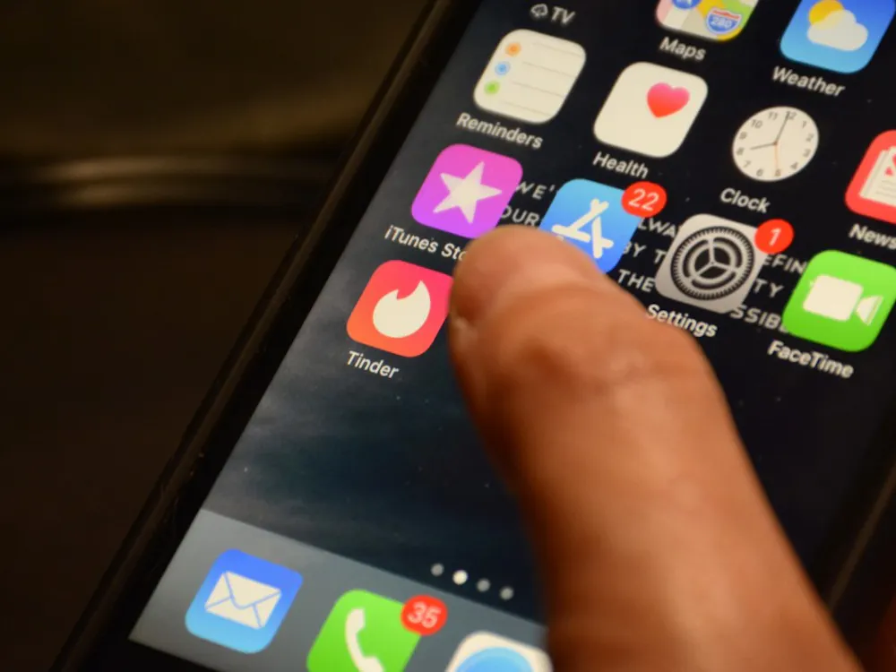 Humor columnist Heath Yancey breaks down the different facets of Tinder in the summer.