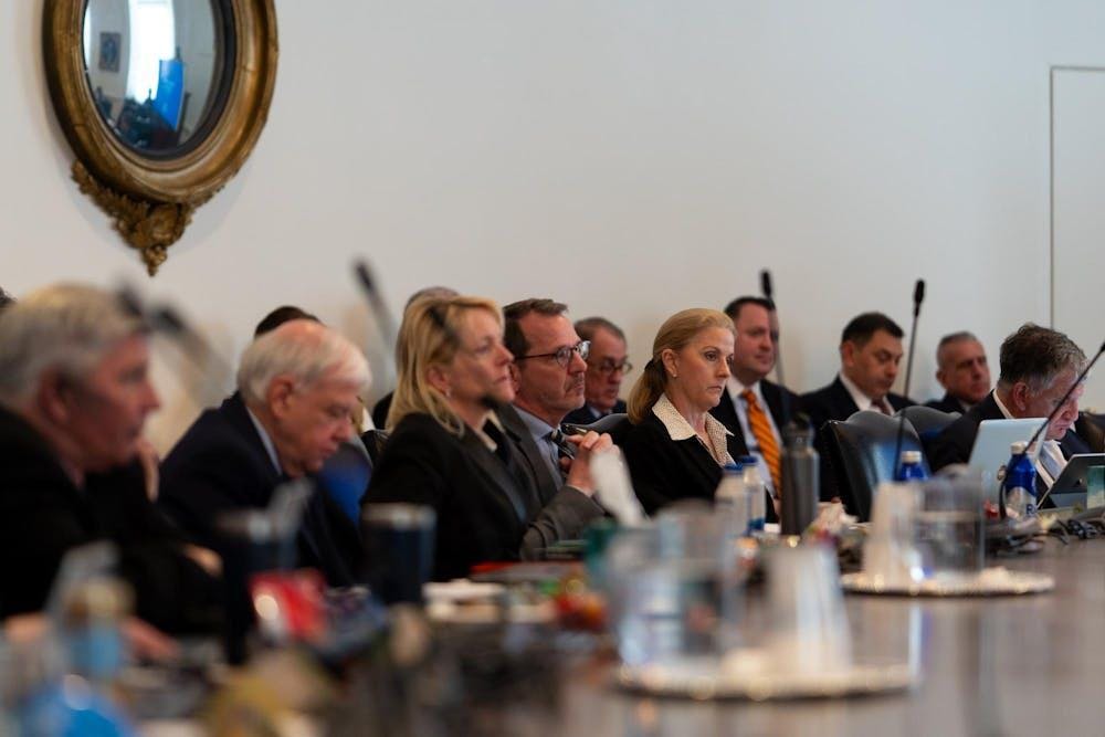 Posicionar a la Universidad al frente de la campaña contra DEI puede alinearse con los objetivos políticos de Youngkin y de la Junta, pero no es la victoria académica que afirman ser. 