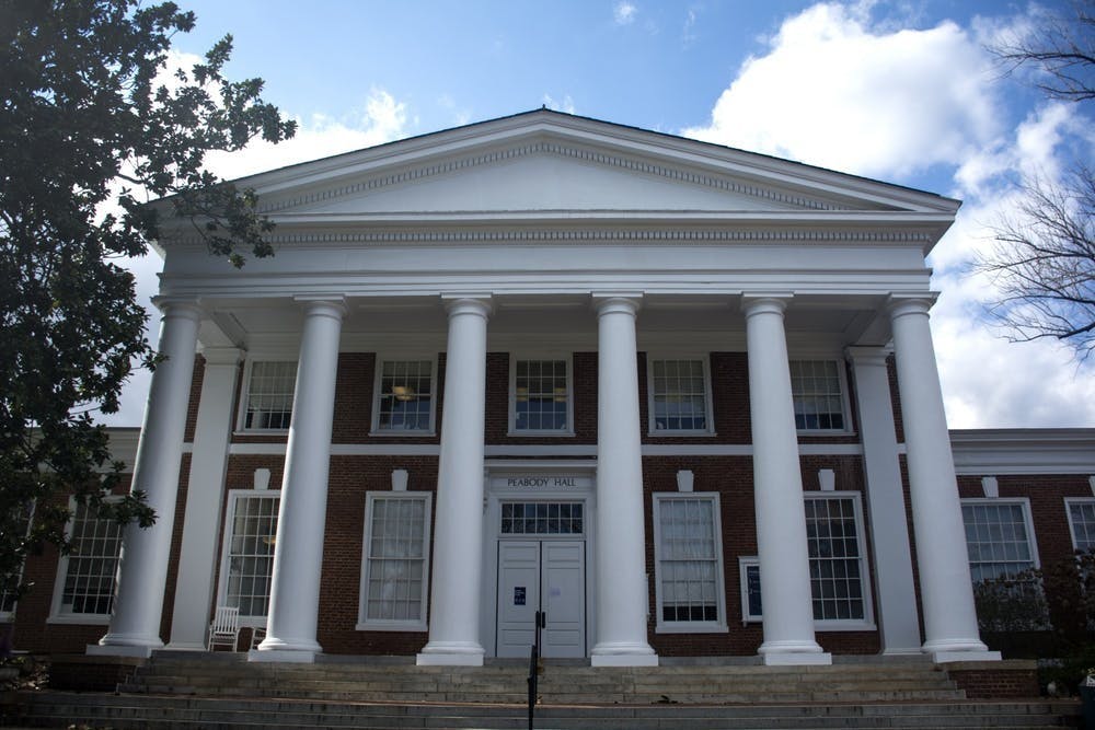 La Oficina de Admisiones de la Universidad está ubicada en Peabody Hall. 