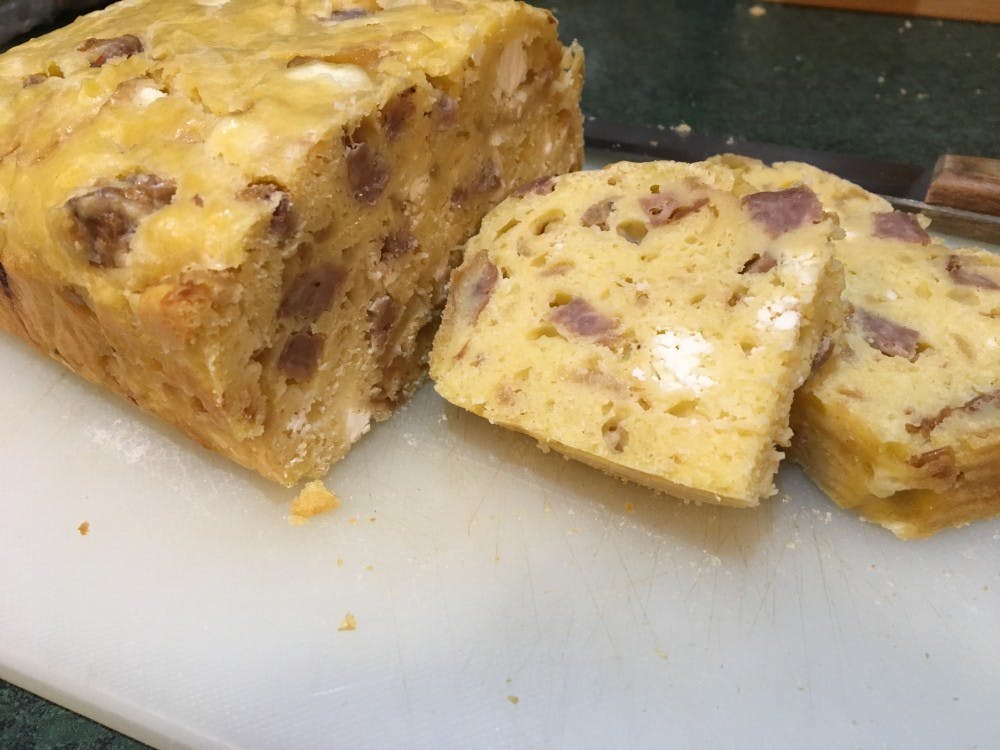 A "quick bread" using baking soda instead of yeast as a rising agent, with sausages, caramelized onions and goat cheese as the fillings.