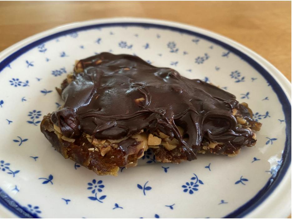Whether you eat these bars with friends, as a solo study snack or after family dinner, they are a delicious and nutritious addition to any day. Happy snacking!