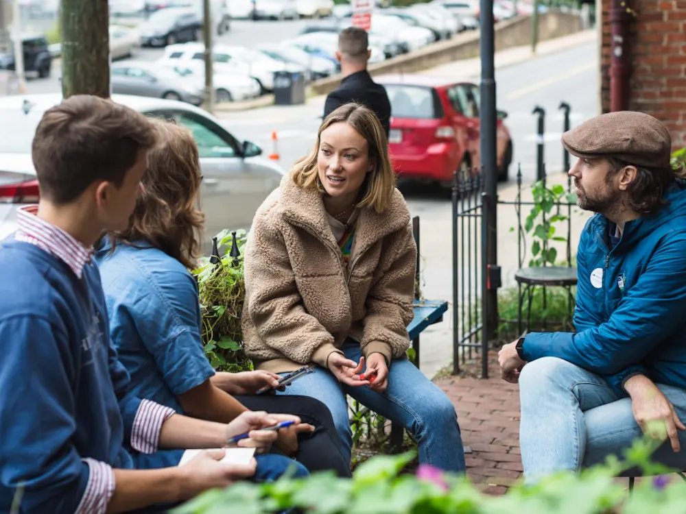 Olivia Wilde, actress and daughter of Leslie Cockburn, gave an interview alongside her fiancé and fellow actor Jason Sudeikis about the imminent election as part of a recent rally for the candidate.