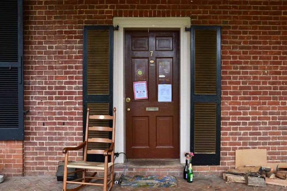 西7号房属于Jefferson Society，现由文理学院大四学生Zoe Jenkins居住。