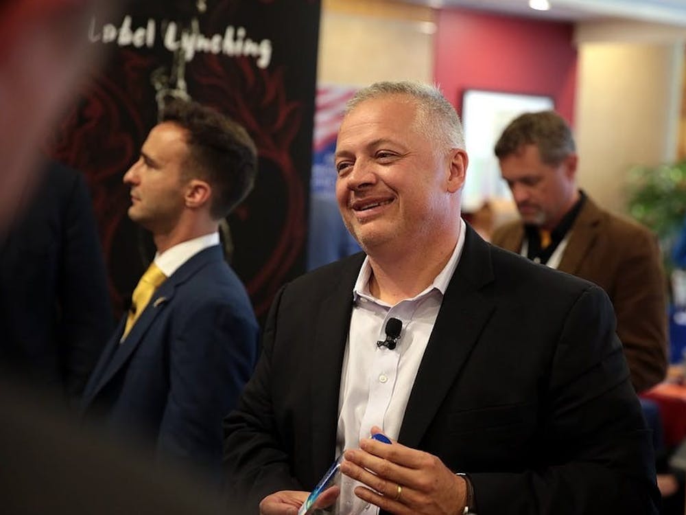 Denver Riggleman, Republicano de Charlottesville (R-Charlottesville), ha representado el 5to Distrito de Virginia, la cual incluye Charlottesville, por más de un año.