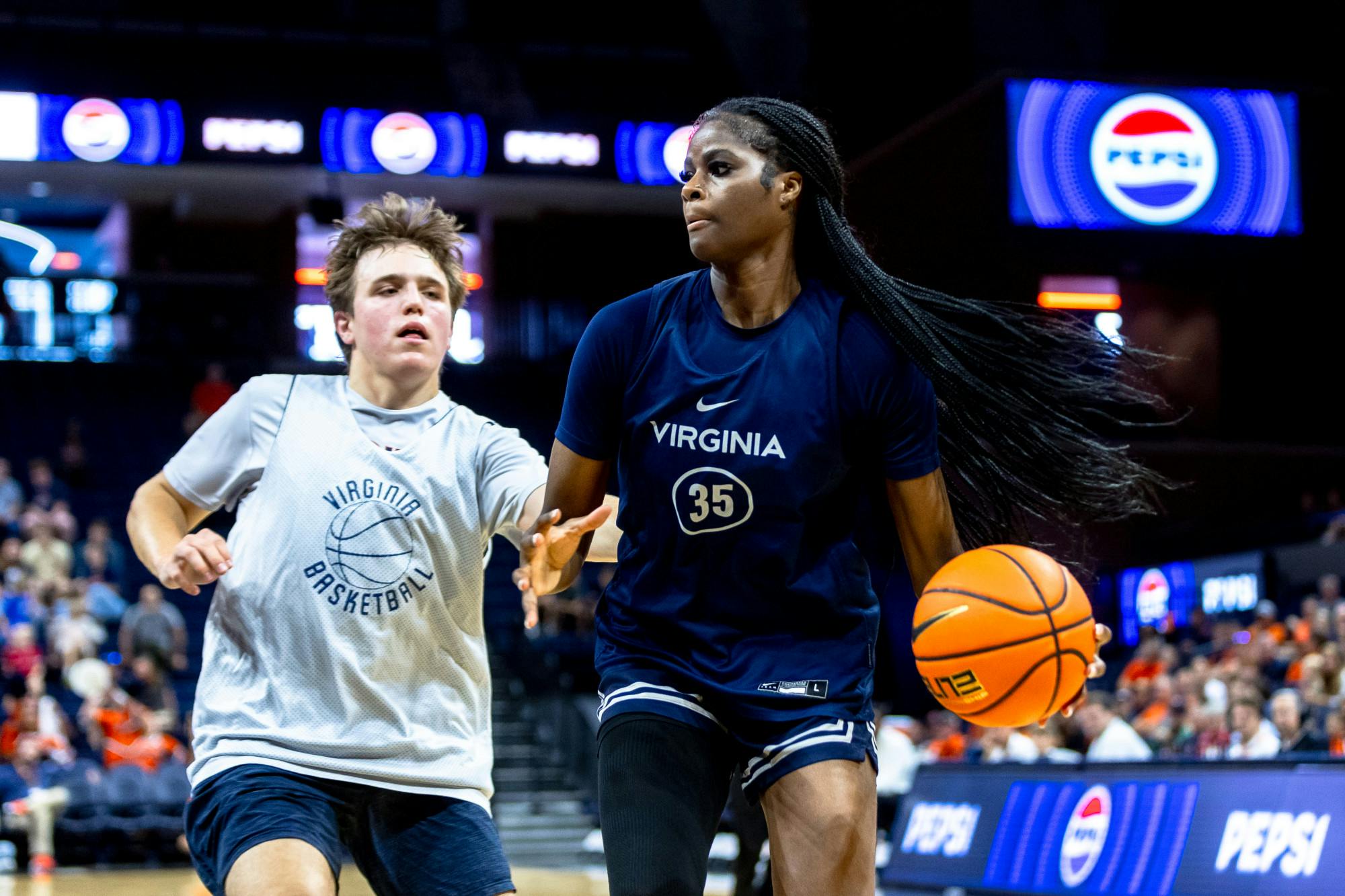Lattimore attacks the lane during the Pepsi Blue-White Scrimmage Oct. 5.