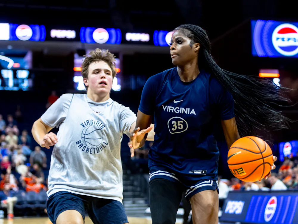 Lattimore attacks the lane during the Pepsi Blue-White Scrimmage Oct. 5.