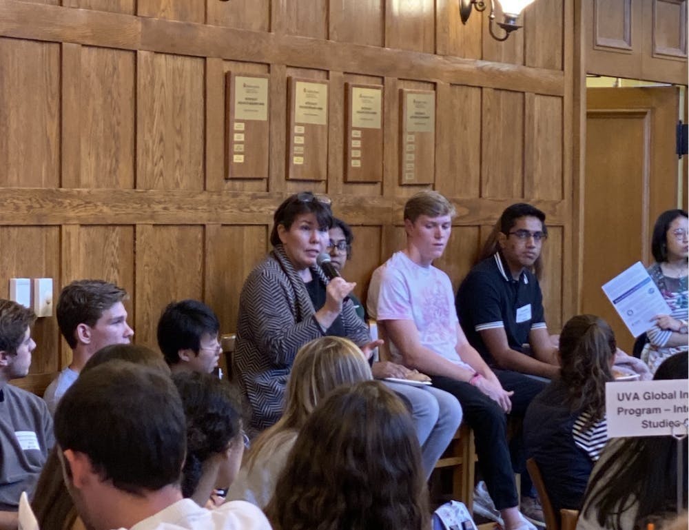 分享会成员讨论了选择海外留学体验的好处