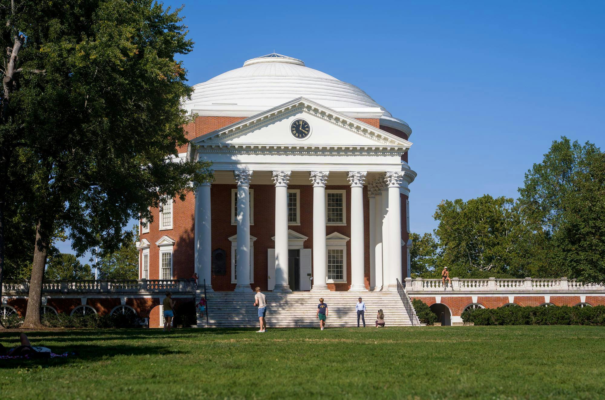 Community members enjoy pleasant weather on the Lawn Sept. 30, 2025.