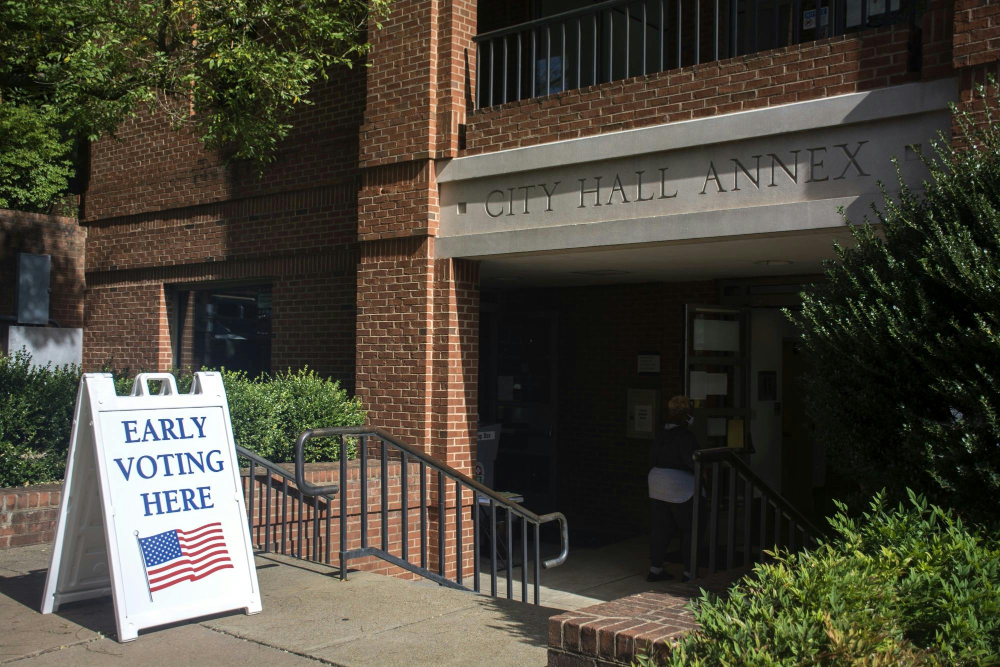 Student Council is financing transportation to early voting sites in Charlottesville for 200 students ahead of the Nov. 2 election.
