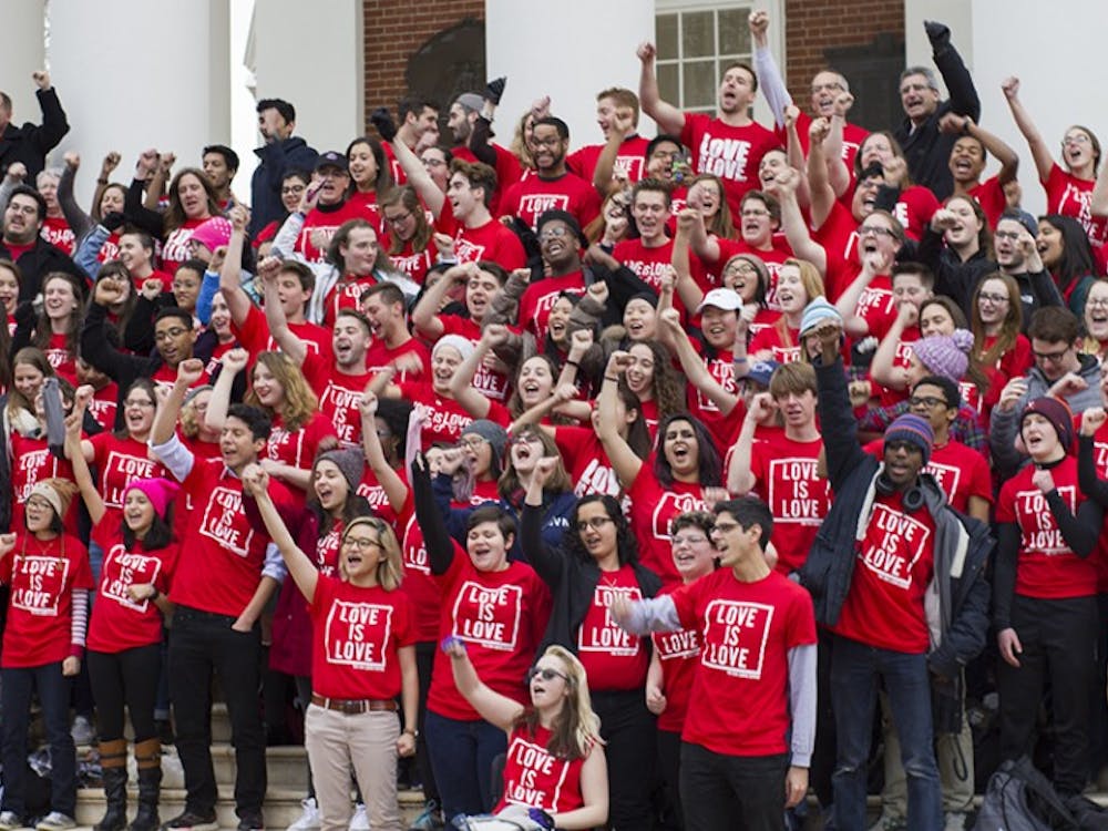 University community members sing the Good Old Song on the Rotunda steps.