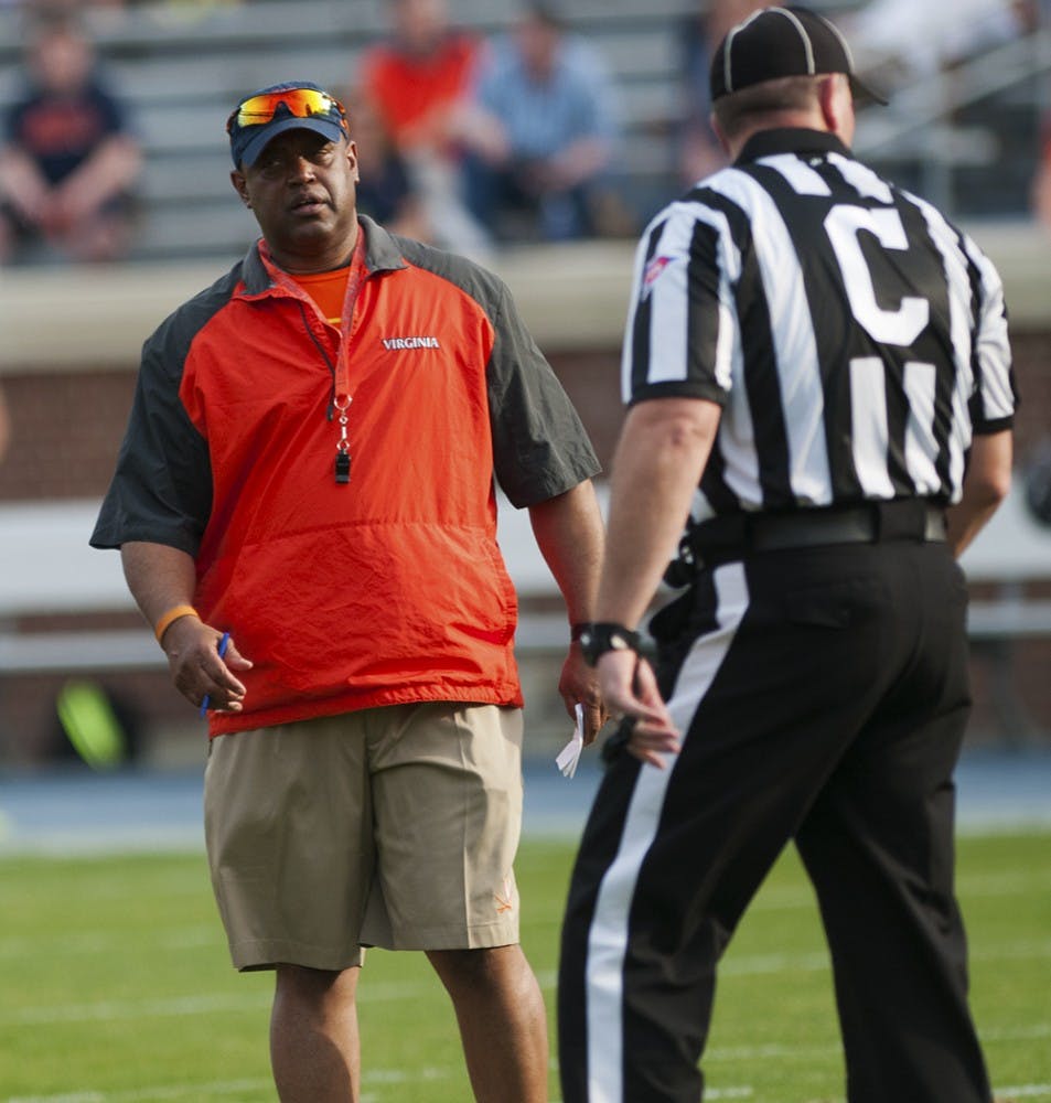 Virginia football coach Mike London is known for splitting snaps between two quarterbacks. Columnist Matthew Comey argues that it's time to change that. 
