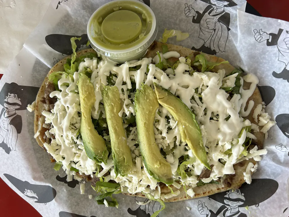 Open from 7 a.m. to 4 p.m. on weekdays and until 3:30 p.m. on Saturdays, Desayuna con Gomez is ideal for anyone seeking a break from the typical breakfast or brunch offerings.