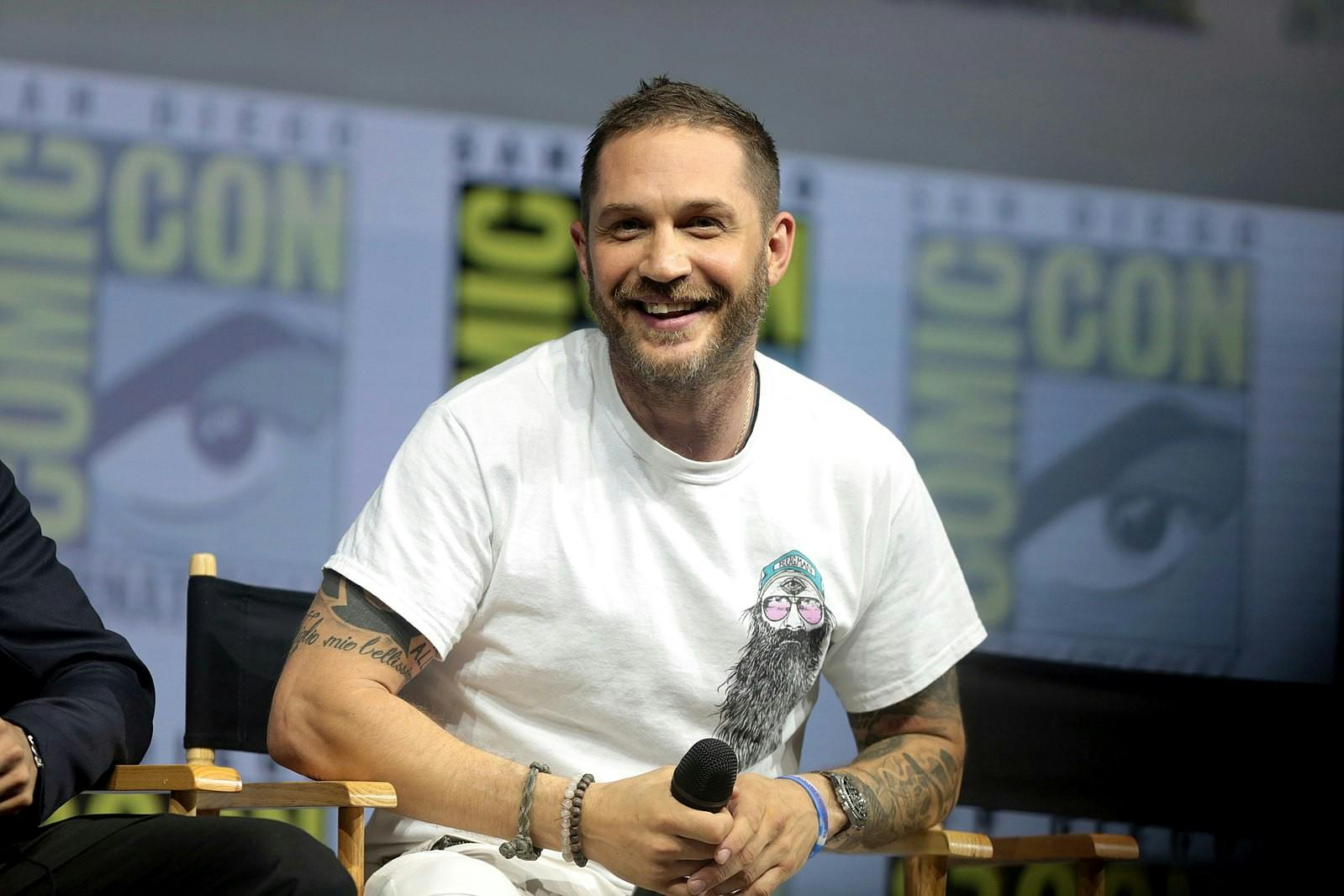 Eddie Brock, played by Tom Hardy, an investigative reporter who also happens to be genetically bonded to an alien symbiote named Venom, finds himself drawn into the case of Cletus Kasady, a serial killer played by Woody Harrelson.